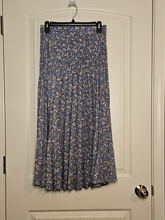 Max Studio Dresses & Skirts - Max Studio Blue Floral Pleated Midi Skirt